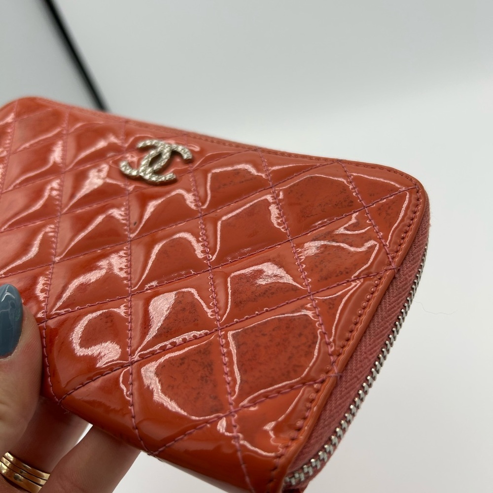 Chanel Quilted Patent Leather Wallet – Coral Red – CC Zip Wallet - Picture 3 of 9